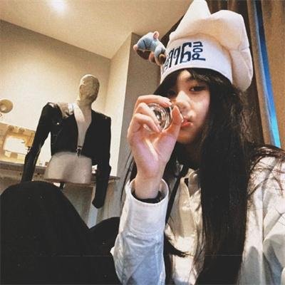 雨中的伊莲娜